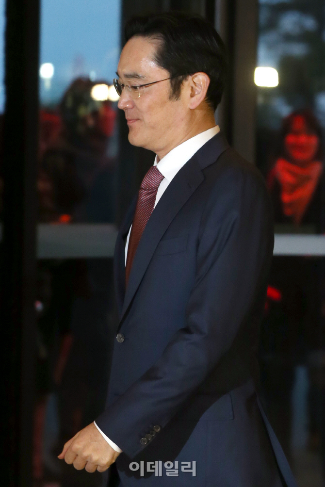 [포토]삼성그룹 신임인원 만찬장 향하는 이재용 삼성전자 부회장