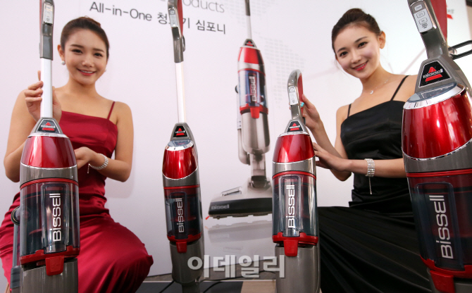 [포토]진공+살균+물걸레=비쎌 심포니 출시