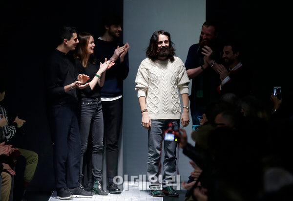 `판매부진` 구찌, 디자인 총괄에 알레산드로 미켈레 기용