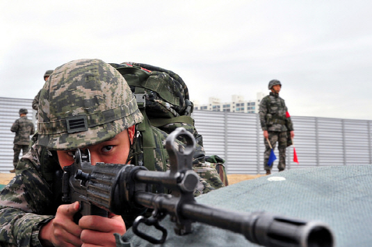 '兵계급 단순화' 논란..병장 없애면 군대 좋아질까?