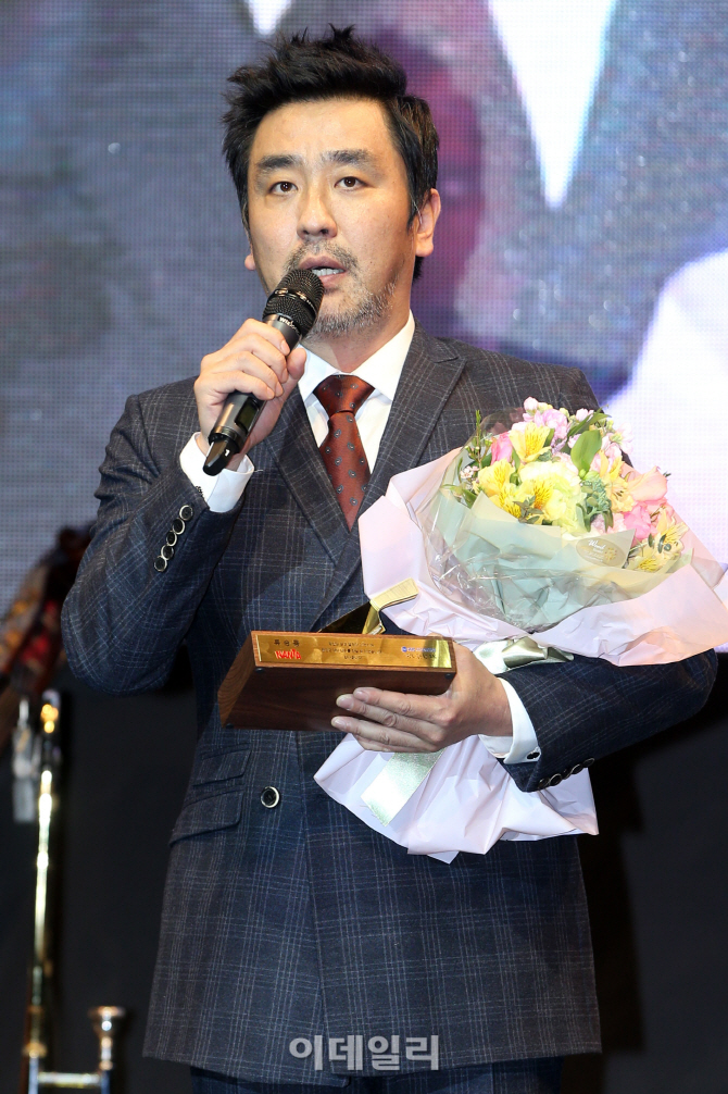 [포토]소감 말하는 배우 류승룡