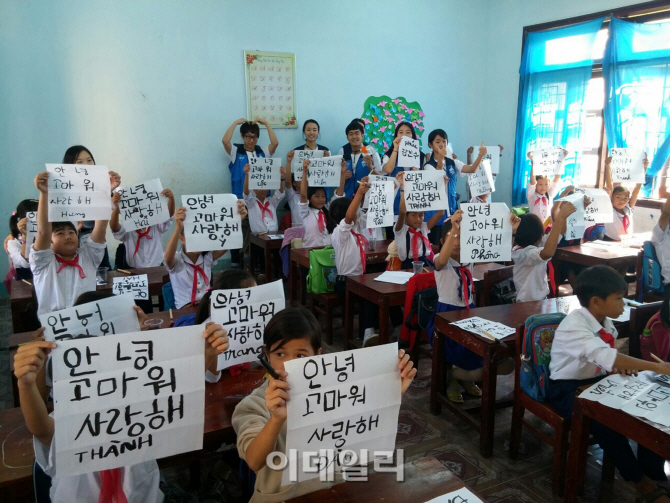두산비나·중앙대봉사단, 베트남서 교육지원·농촌돕기