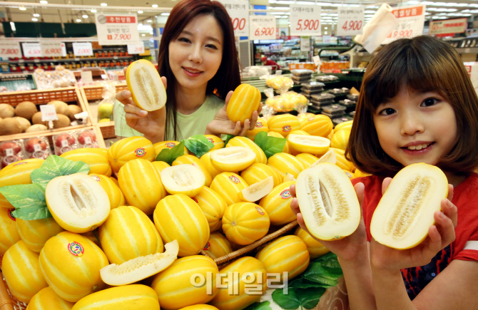 [포토]'여름 대표 과일 참외 맛보세요~'