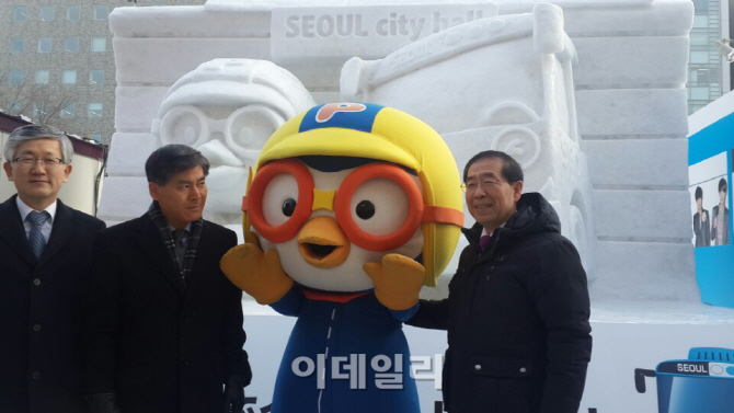 [포토]일본 '삿포로 눈축제'에서 뽀로로와 만난 박원순 시장