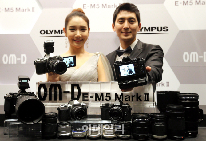[포토]올림푸스, 스테디캠 급 'OM-D E-M5 MarkⅡ' 공개