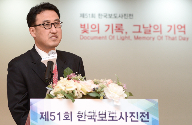 [포토]인사말하는 홍인기 한국사진기자협회 회장