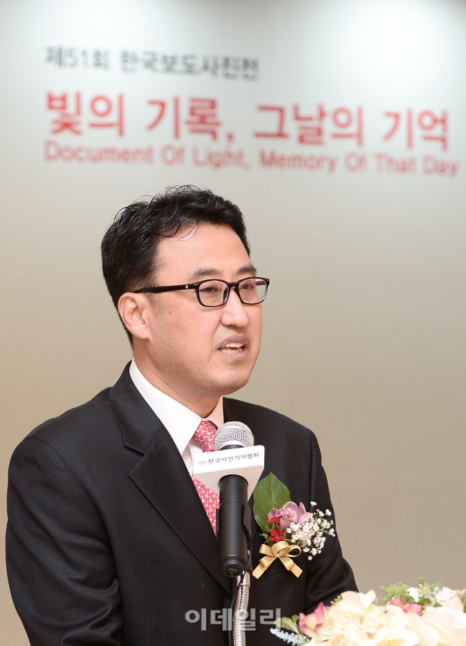 [포토]인사말하는 홍인기 한국사진기자협회 회장