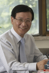 덕성여대 10대 총장에 이원복 석좌교수