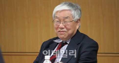 `아베노믹스 설계` 하마다 "일본銀, 물가목표 절반 낮춰야"
