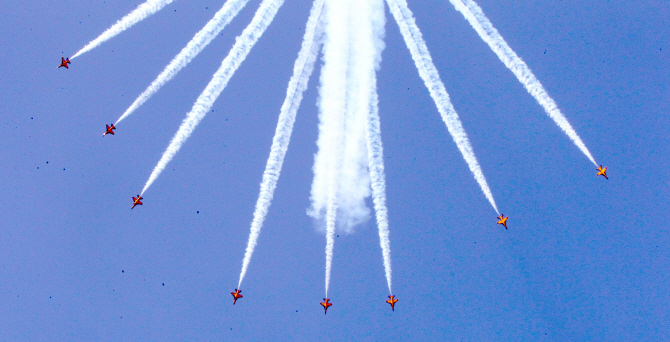  하늘을 수놓는 공군 블랙이글스 공연팀                                                                                                                                                             