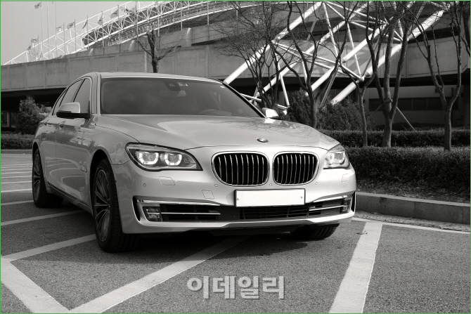 [데스크 시승기]펀 드라이빙으로 무장한 BMW 플래그십 740d xDrive