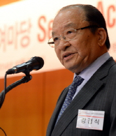 '치매 사외이사' 논란의 농심, 이번엔 '강경식 카드'