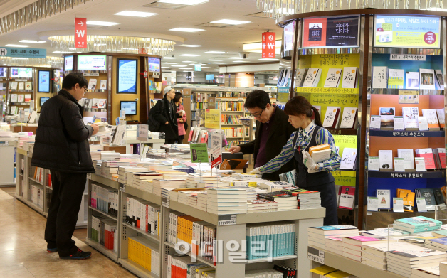 책 안읽는 대한민국..한 달에 한 권도 안산다