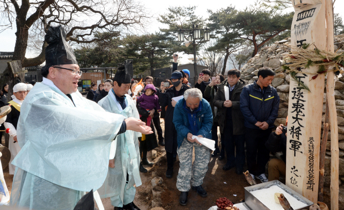 '악귀는 썩 물럿거라'