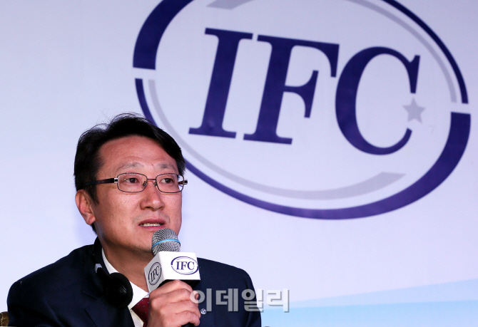 [IFC 2015 상하이]김정수 신한카드 미래사업본부장 '금융패러다임의 전환…대응전략은?'