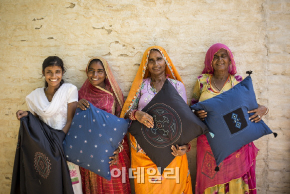 이케아, 인도 빈민촌 여성이 만든 '스타틱스 컬렉션' 선보여