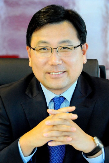 변신 꾀하는 홈플러스 "신석식품 대형마트 중 가장 싸게 판매"