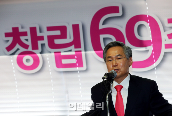 [포토]축사하는 유윤근 새정치민주연합 원내대표