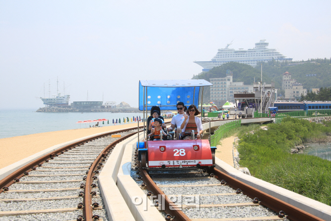 정동진서 레일바이크 타고 시원한 봄바람 맞자