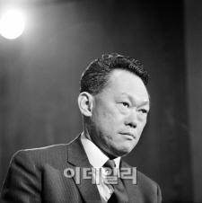 `亞의 네마리 용` 싱가포르 세운 리콴유 前총리