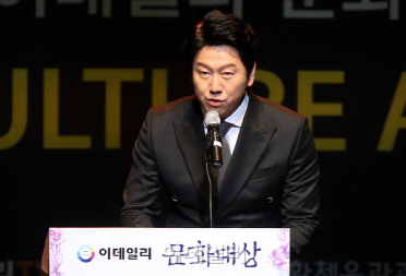 배우 김수로 전시기획자로 변신 '진짜 능력자?'