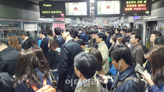 ‘9호선 연장개통’…무료버스에 출근지옥 한숨 돌렸다