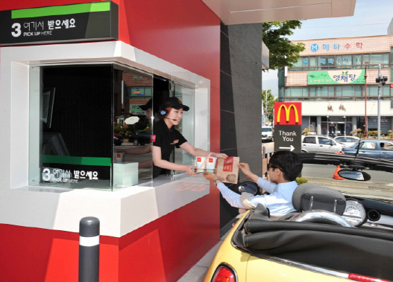 맥도날드 "T맵 이용해 드라이브스루 찾으면 빅맥세트 무료"