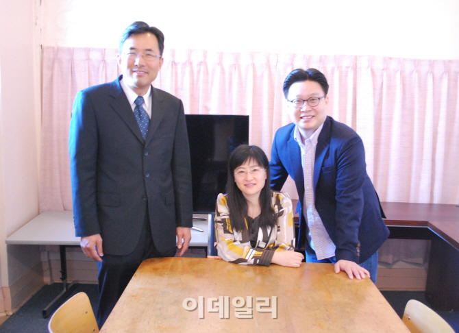 [포토]서경석-서경덕, 캐나다 토론토에 '한글 공부방' 지원-2