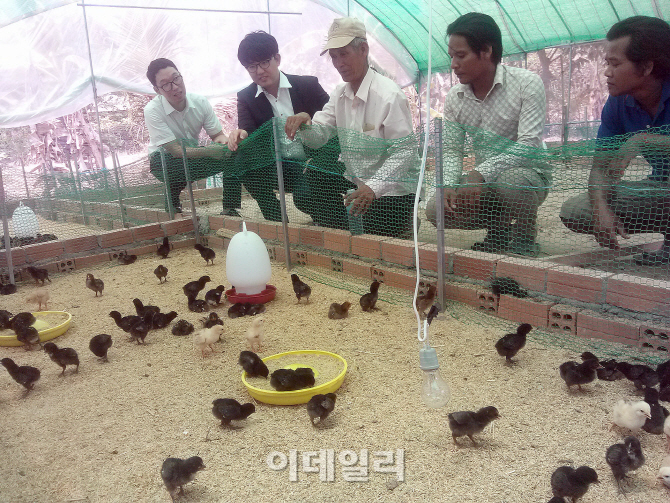 캄보디아에 울려퍼지는 "잘살아보세"