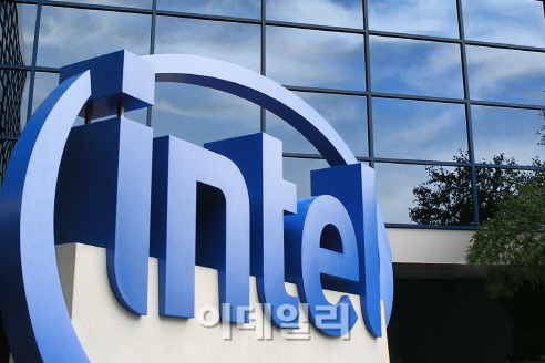 인텔, 1분기 실적 `선방`…연간 매출전망은 하향
