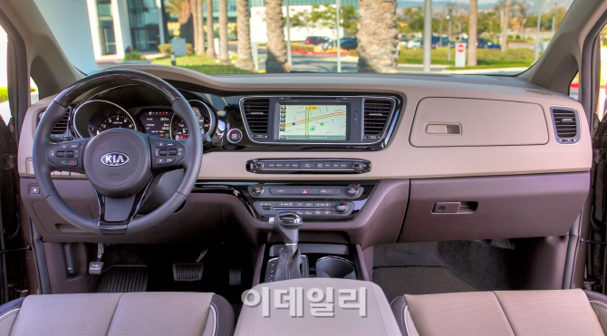 기아차, 카니발 워즈오토 '2015 베스트 인테리어상' 수상