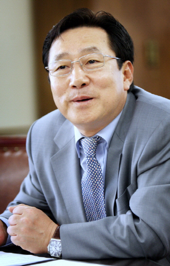 돌아온 명장 김기문,로만손 제2도약 진두지휘한다
