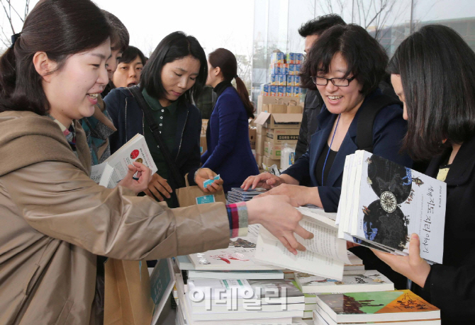 '책 바다에 빠져라'…23일 '세계 책의 날' 행사 풍성