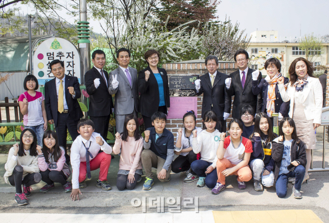 [포토]2015 신한은행과 함께하는 예술꽃 새싹학교 현판식-3