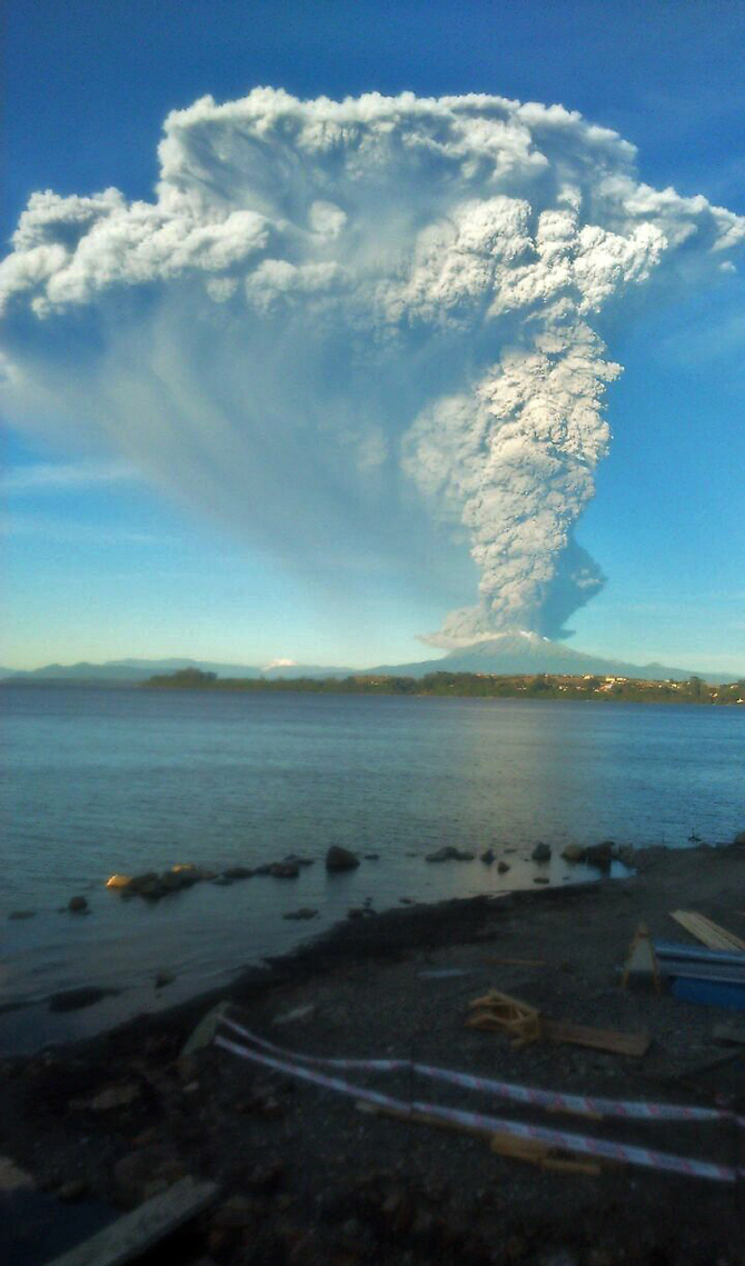  해발 2000m 칠레 칼부코 화산 폭발                                                                                                                                                                 