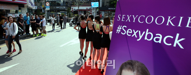 [포토]눈길 사로잡는 아찔 섹시 뒤태