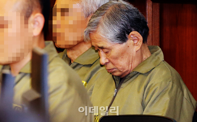 [포토]세월호 승무원 항소심 선고 기다리는 김한식 청해진해운 대표