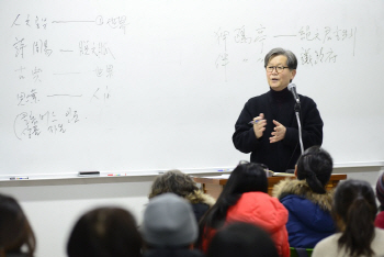 "왜 자살하지 않았는가" "햇볕 때문에…"