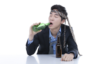 한국인의 적정 음주량, 소주 몇 병?.. "주당 男 2병·女 1병 이하"
