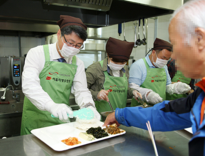 [포토]서울지방우정청, 효 나눔 행사