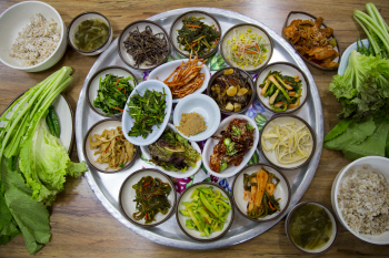  떡갈비와 무등산 옛길 조화…맛있는 봄나들이