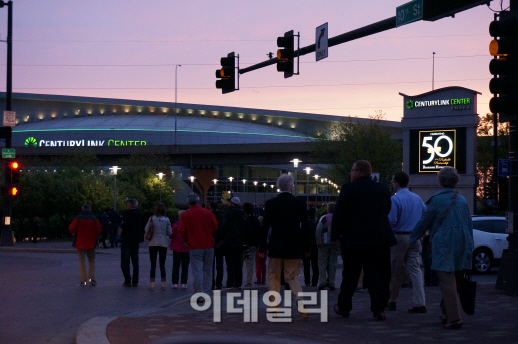 "버핏 보려 새벽 4시부터 대기..가족 모두의 즐거움"