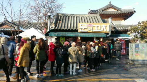 전주 한옥마을 100% 진짜 문어꼬치 전문점 "문꼬집" 화제
