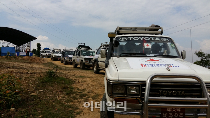 [포토]적십자 긴급의료단, 신두팔촉 지방에서 본격적인 진료 시작