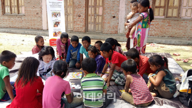 [포토]적십자 긴급의료단, 신두팔촉 지방에서 본격적인 진료 시작