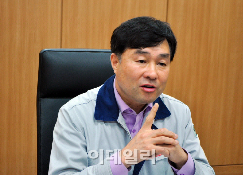 [기업현장을 가다]② 류기붕 공장부문장 "첫째도 안전, 둘째도 안전"