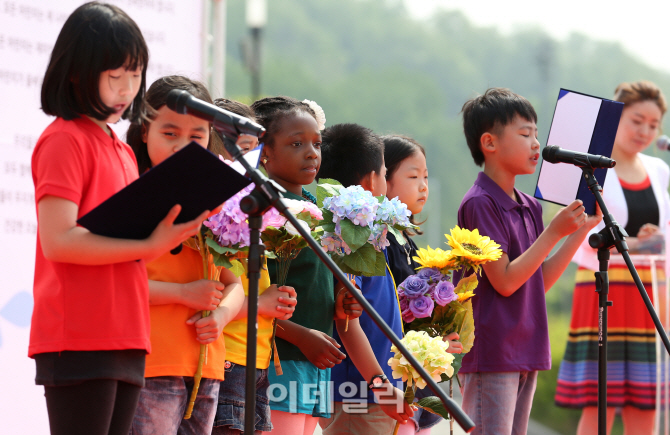 [포토]대표 선서하는 어린이 홍보대사