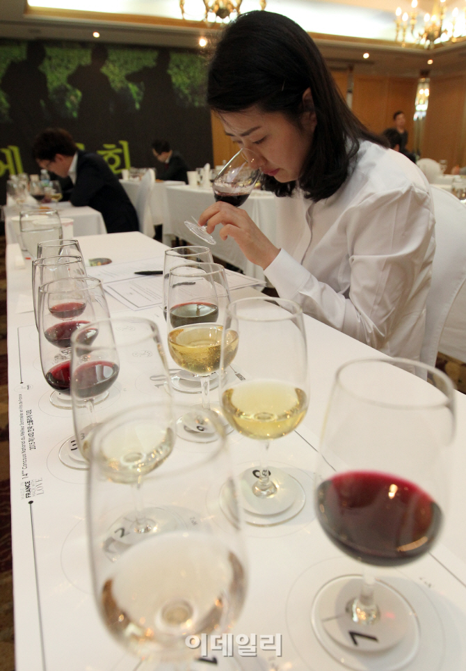 [포토]긴장감 도는 '제14회 한국 소믈리에 대회' 2차 예선