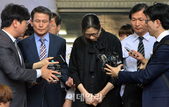 [포토]취재진 질문 받는 조현아 전 대한항공 부사장