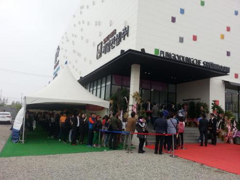 ‘청라 제일풍경채 2차’ 뜨거운 청약열풍, 호평속 계약 순항 예상! 계약자들로 견본주택 북새통